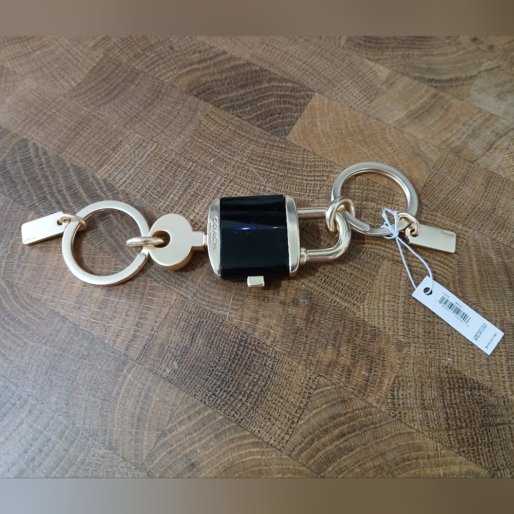 🆕️ Coach Keychain - Picture 2 of 5